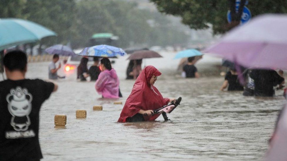 China floods: 12 dead in Zhengzhou train and thousands evacuated in Henan